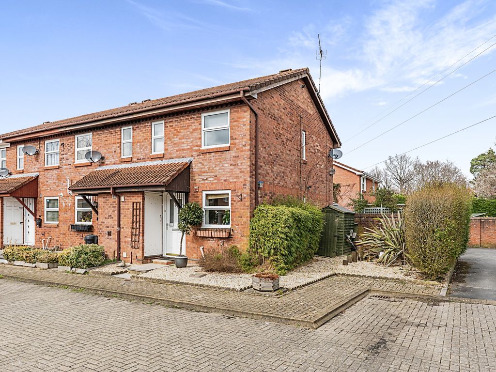2 bed end terrace house for sale in Ashwood Gardens, Totton