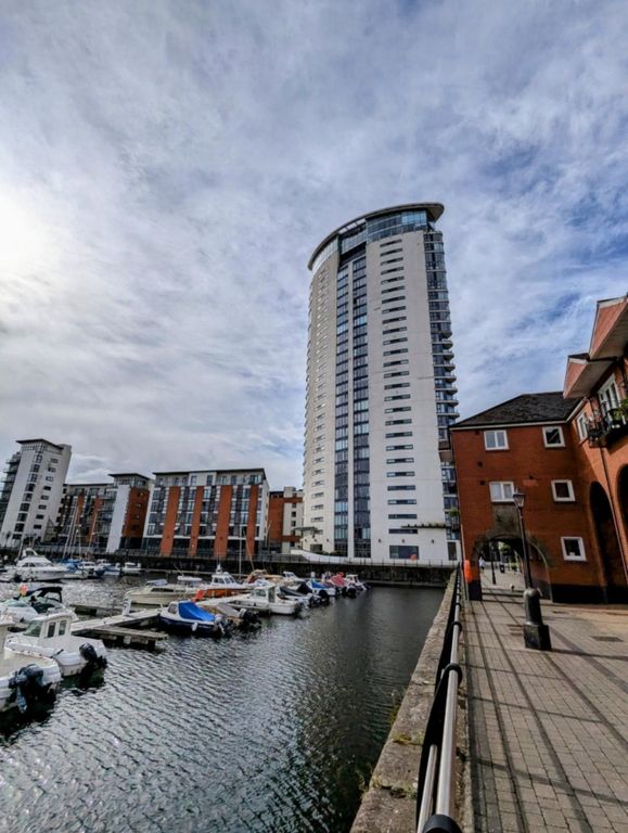 2 bed flat to rent in Meridian Tower, Trawler Road, Swansea. SA1, £
