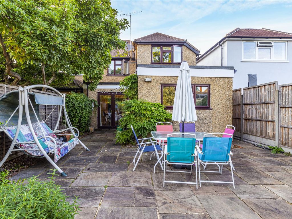 4 bed property for sale in Holly Avenue, New Haw, Addlestone KT15 Zoopla
