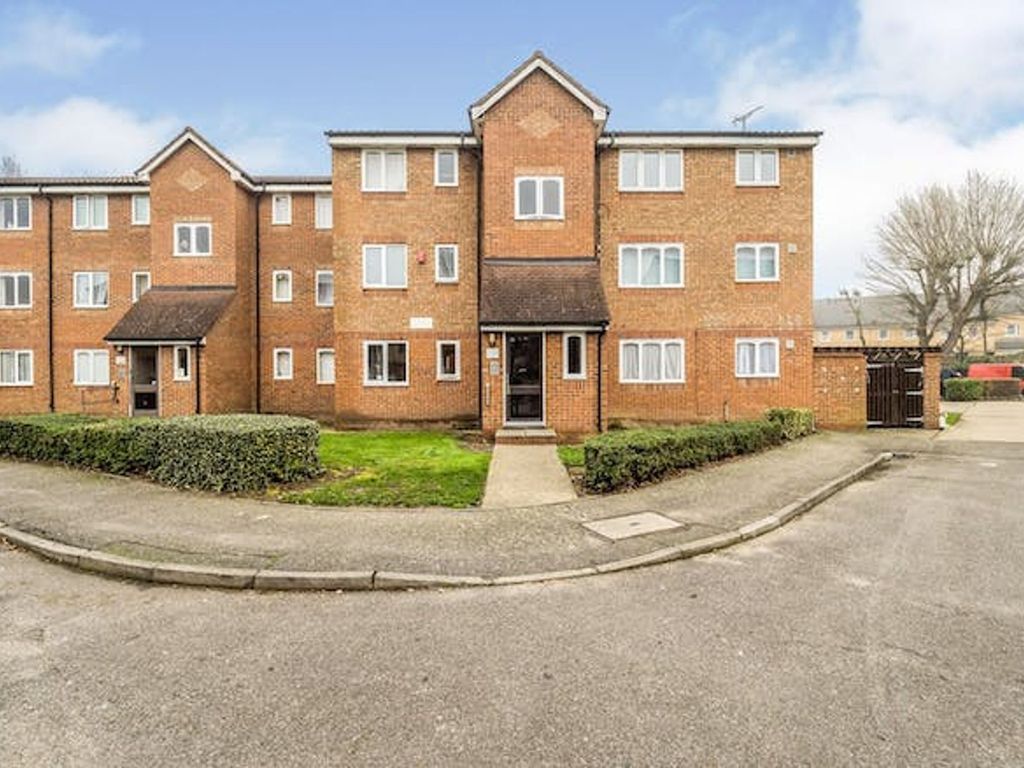 1 bed flat to rent in Plumtree Close, Dagenham RM10, £1,350 pcm Zoopla