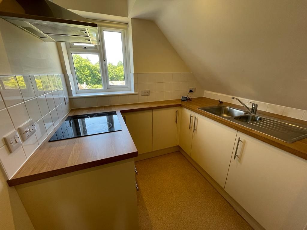 2 bed flat to rent in Sturt Road, Charlbury OX7, £900 pcm Zoopla