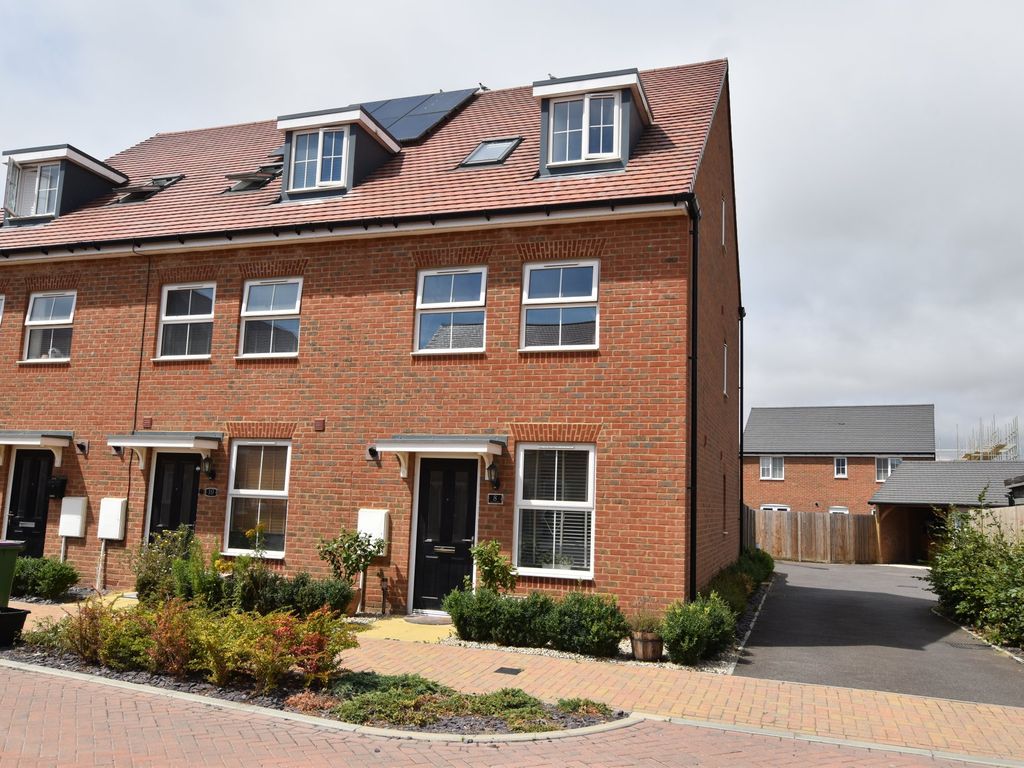 4 bed end terrace house for sale in Lake Drive, Hythe CT21 Zoopla