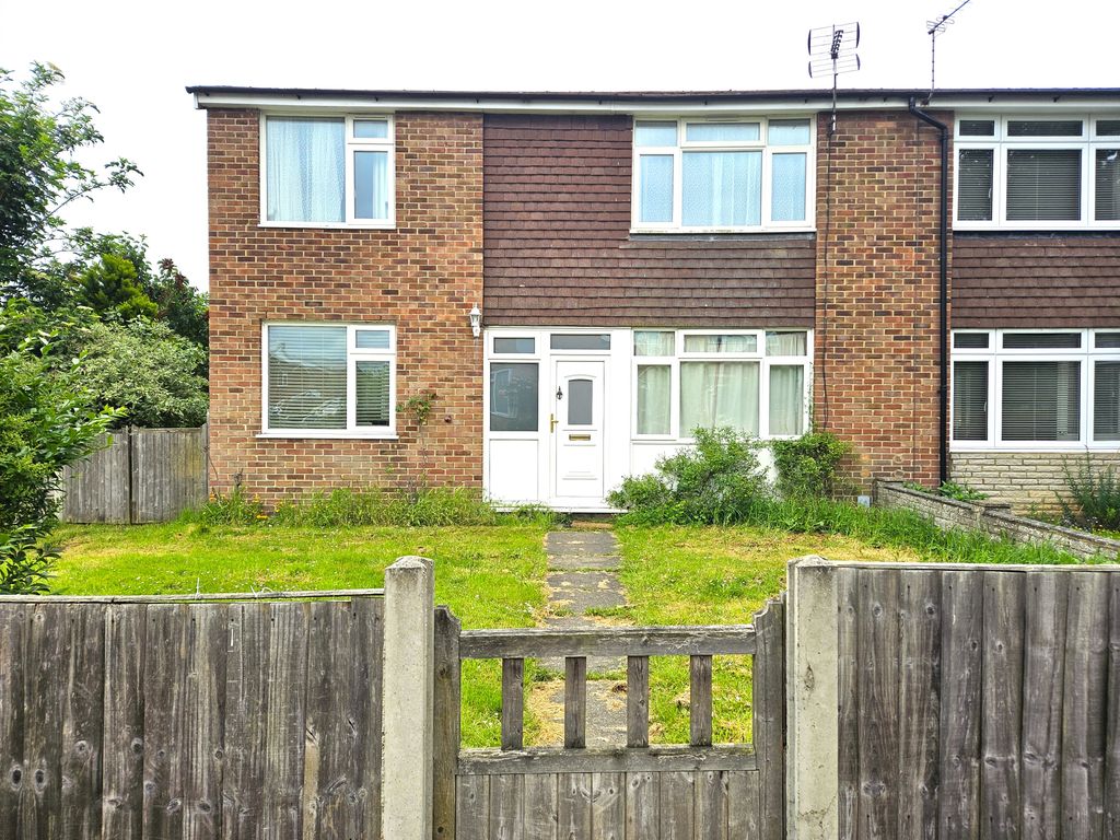 3 bed semidetached house for sale in Cameron Close, Bexley DA5, £