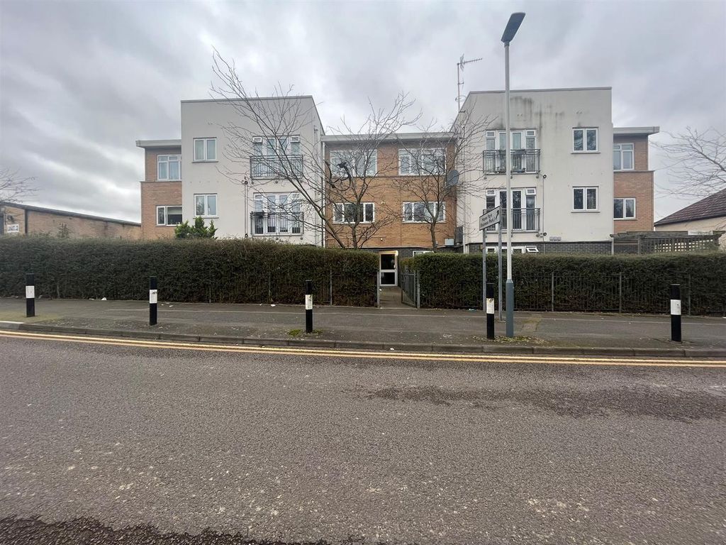 2 bed flat to rent in Charolais House, Hayes End Road, Hayes UB4, £1,700 pcm Zoopla