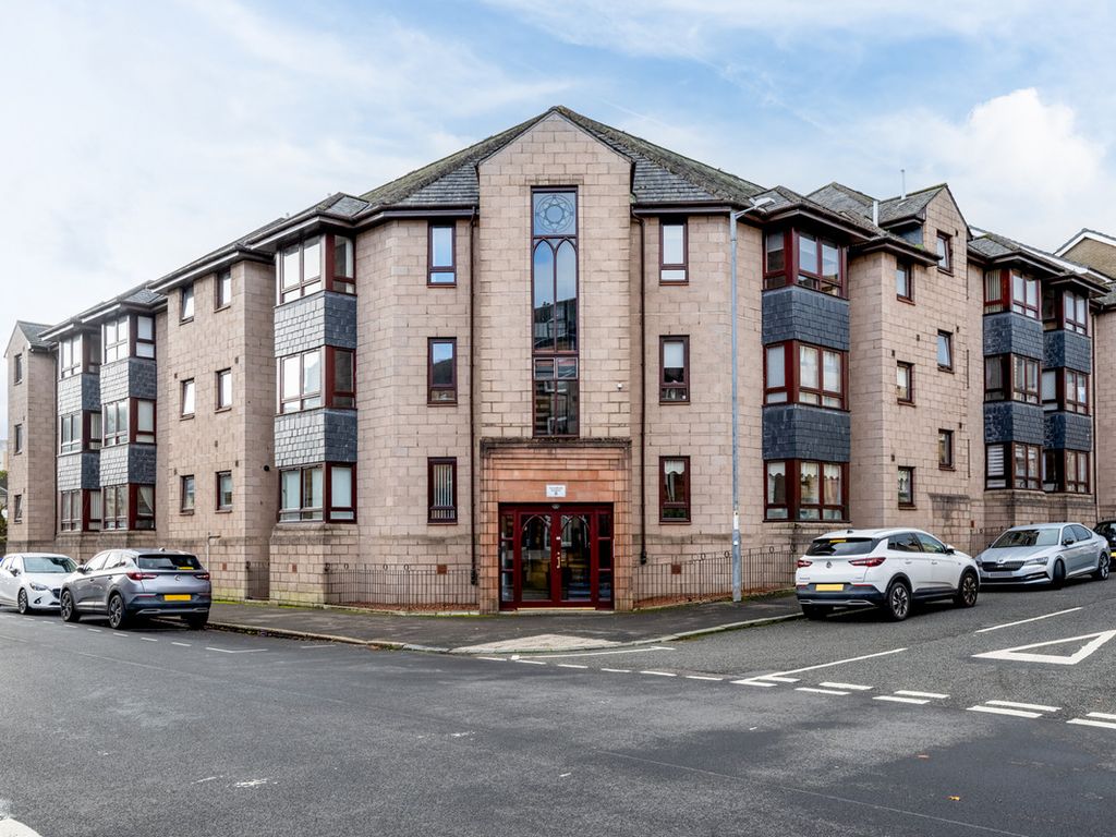 2 bed flat for sale in Greenbank Gardens, Greenock PA16, £110,000 Zoopla