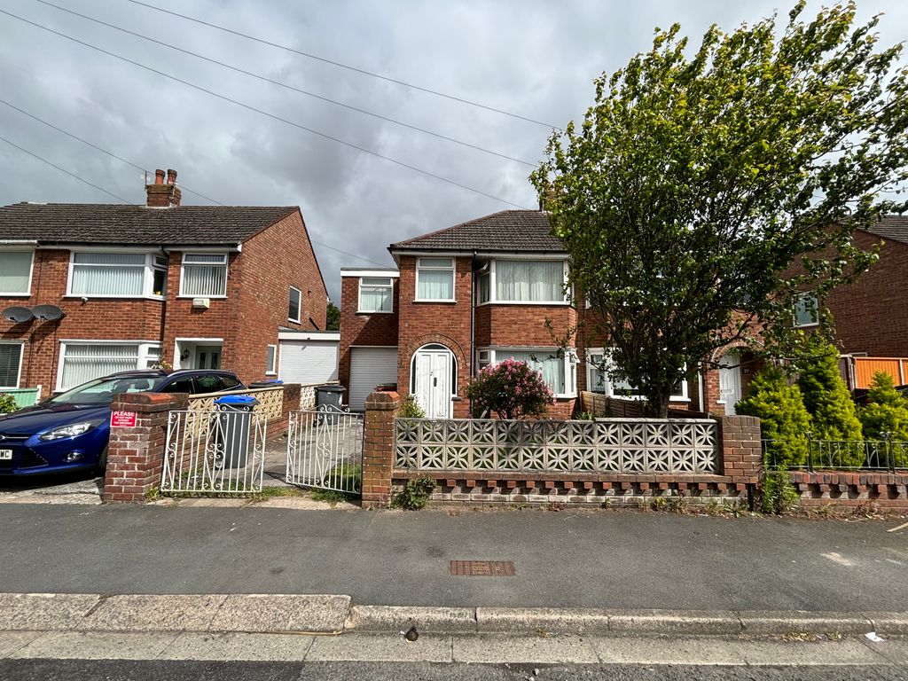 4 bed semidetached house to rent in Oakmoor Avenue, Bispham, Blackpool