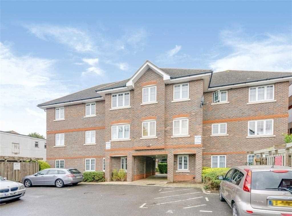 2 bed flat for sale in Fieldview Court, Farnburn Avenue, Slough SL1