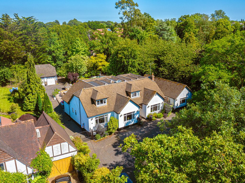 4 bed detached house for sale in Church Road, Hockley SS5, £1,300,000