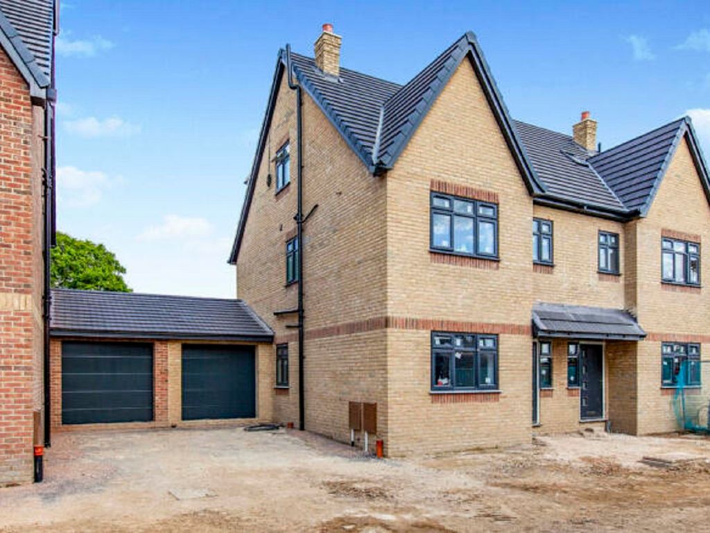 4 bed semidetached house for sale in Evelyn Gardens, Taplow