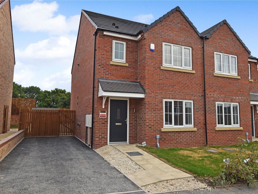 3 bed semidetached house for sale in Wise Crescent, Morley, Leeds