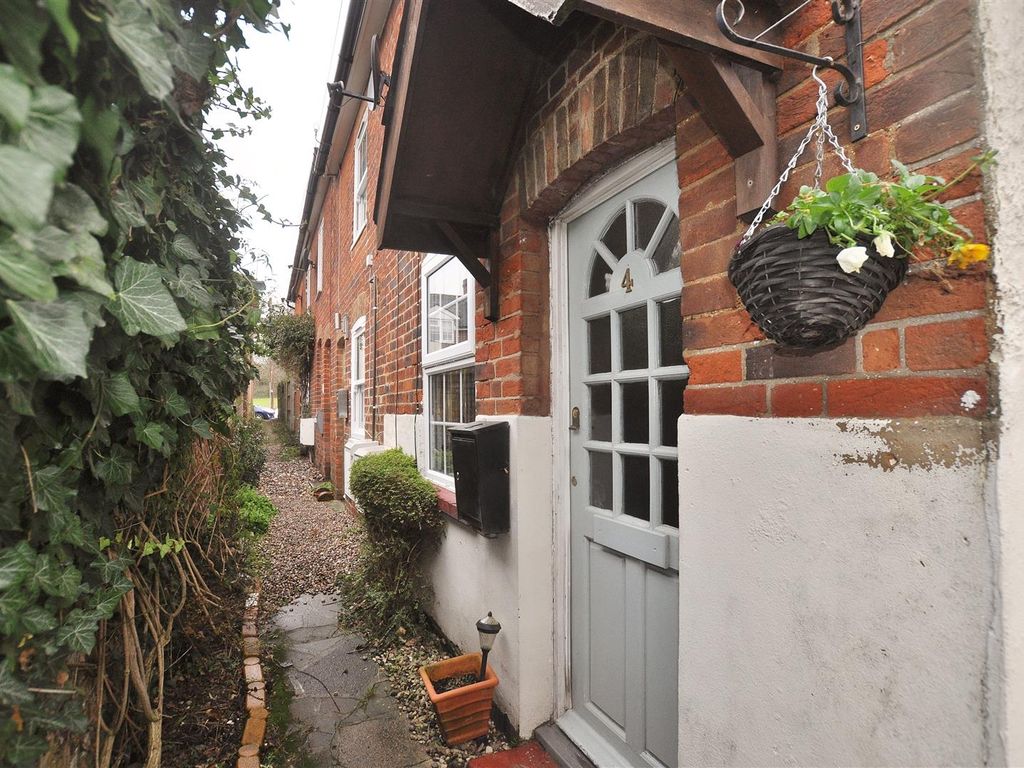 1 bed property for sale in Taylors Cottages, Oughton Head Way, Hitchin