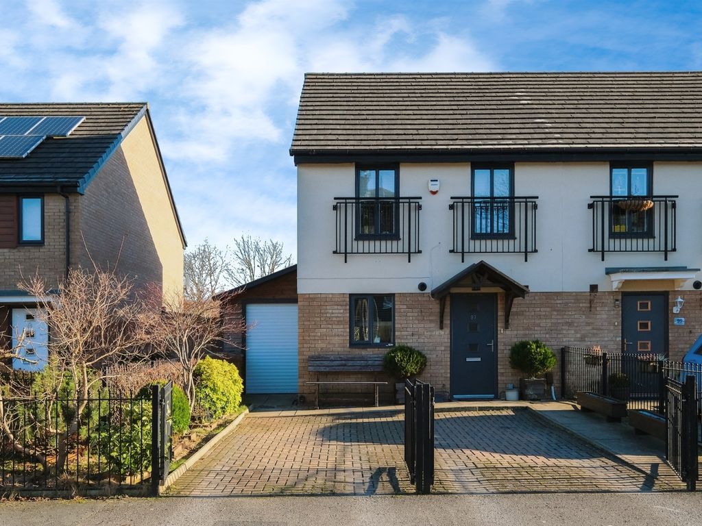 3 bed semidetached house for sale in Norbury Road, Bradford BD10, £