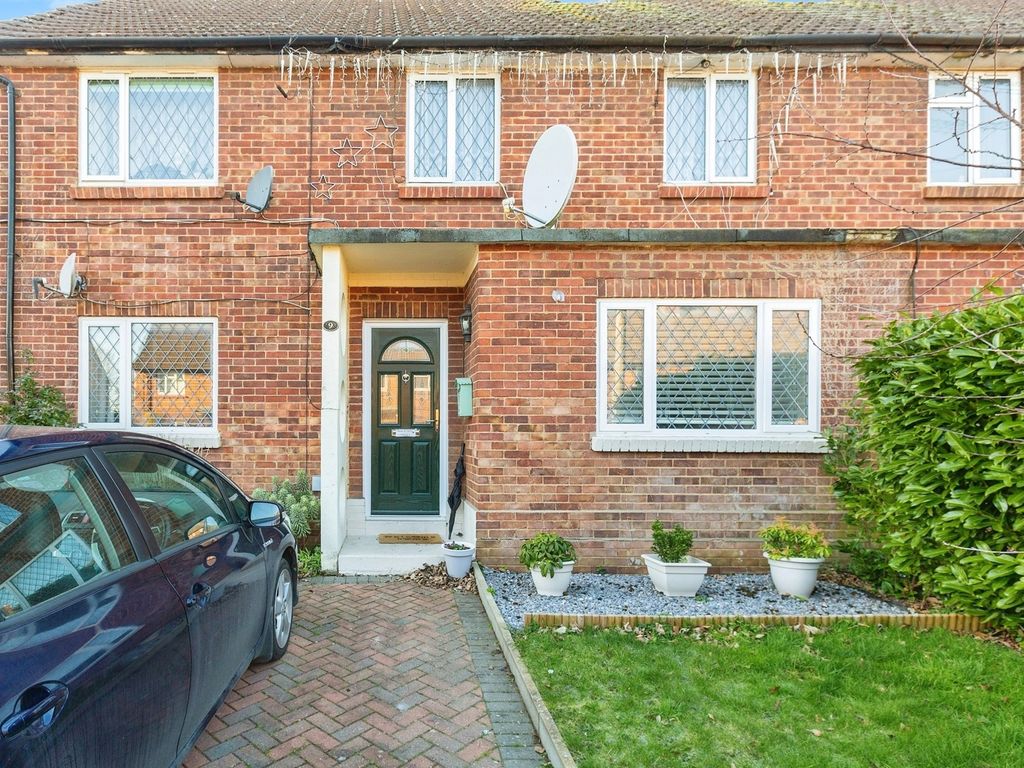 2 bed for sale in Derwent Drive, Burnham, Slough SL1, £