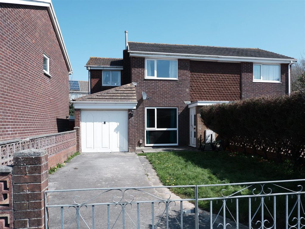 3 bed semidetached house for sale in Dengie Close, Chaddlewood