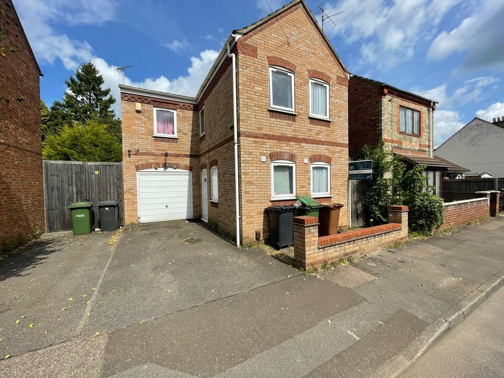 4 bed detached house for sale in Gilpin Street, Peterborough PE1, £245,000 Zoopla