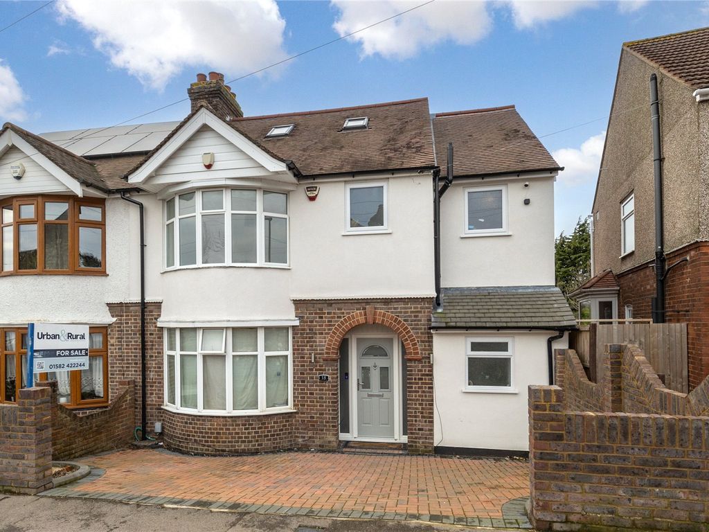 5 bed semidetached house for sale in Rutland Crescent, Luton