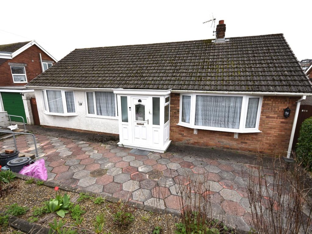 3 bed detached bungalow for sale in West Cross Lane, West Cross