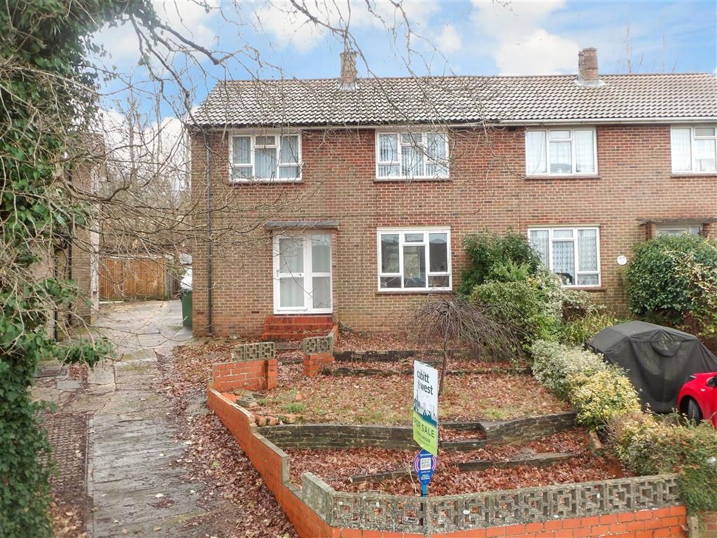 3 bed semidetached house for sale in Longfield Road, Horsham, West