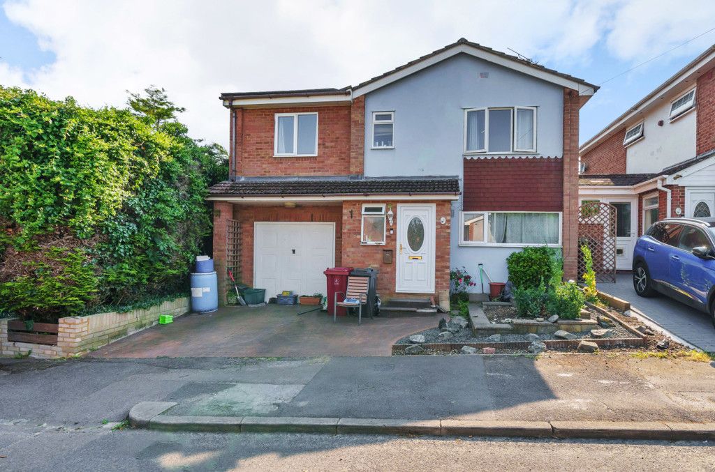 5 bed linkdetached house for sale in Welland Close, Tilehurst, Reading