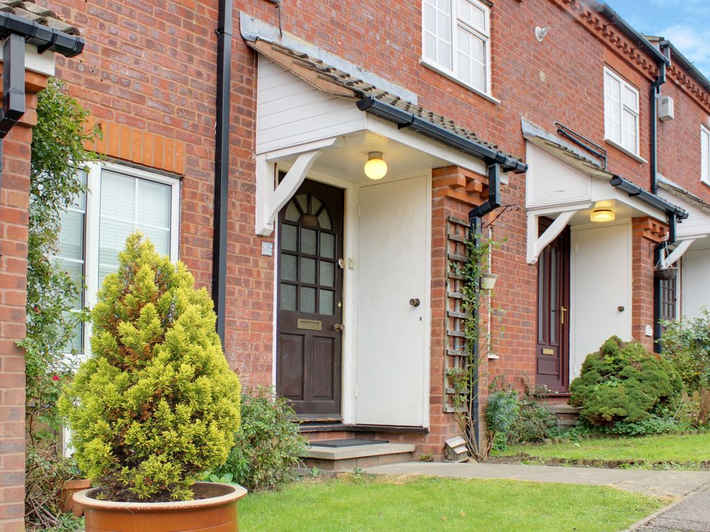 2 bed terraced house to rent in Ormsby Close, Luton, Bedfordshire LU1, £1,200 pcm Zoopla