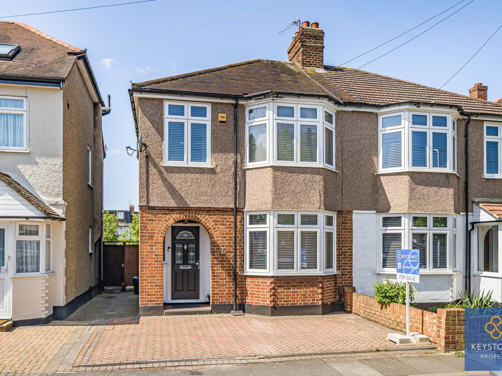 3 bed semidetached house for sale in Rosedale Road, Collier Row RM1, £