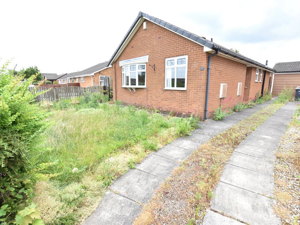 3 bed bungalow for sale in Barnard Close, Leeds, West Yorkshire LS15, £