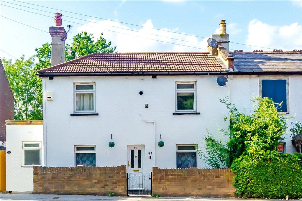 2 bed semidetached house for sale in Wickham Road, Shirley, Croydon