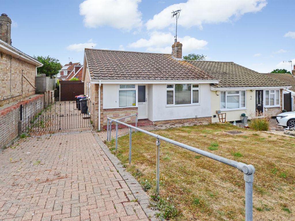 2 bed semidetached bungalow for sale in Dove Close, Seasalter