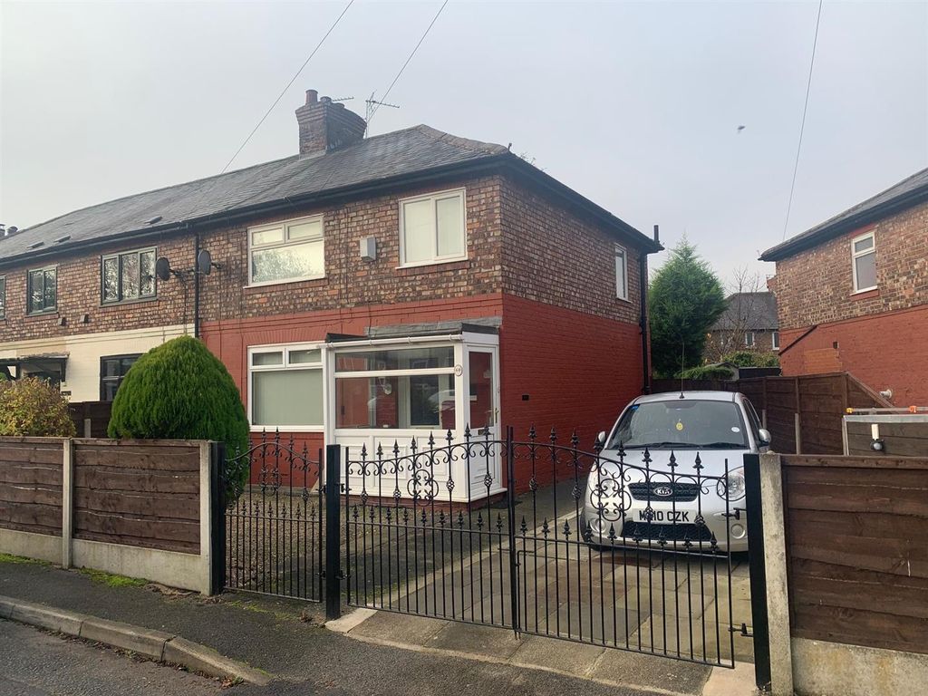 3 bed semidetached house for sale in Gorse Crescent, Stretford