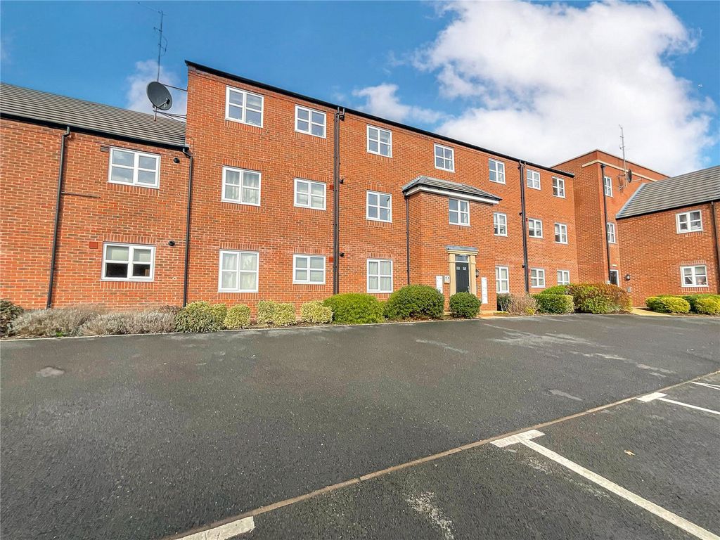 2 bed flat for sale in Croft Close, Kettlebrook, Tamworth