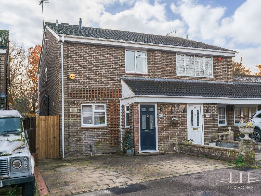 3 bed semidetached house for sale in Granby Park Road, Cheshunt