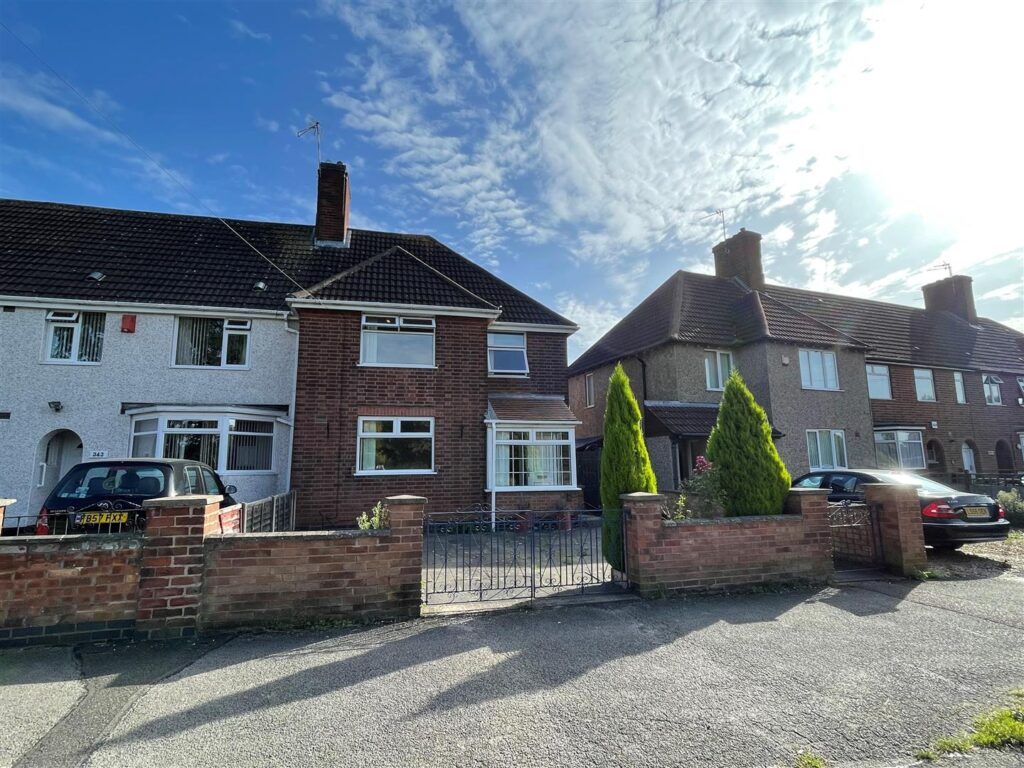 3 bed terraced house to rent in Gooding Avenue, Leicester LE3, £1,100