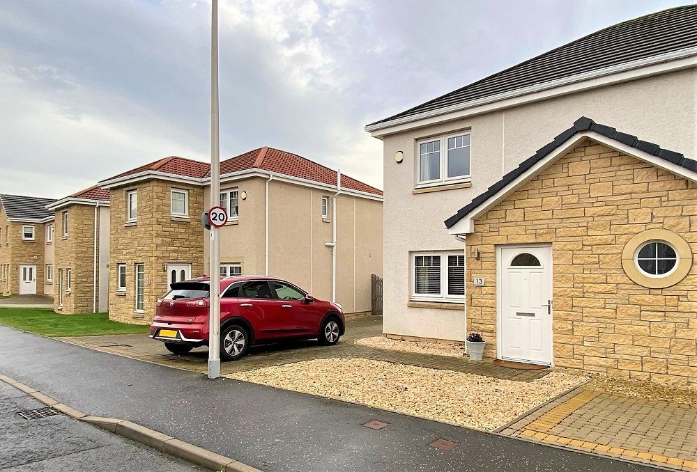 3 bed semidetached house for sale in Hawthorn Grove, Dunfermline KY12