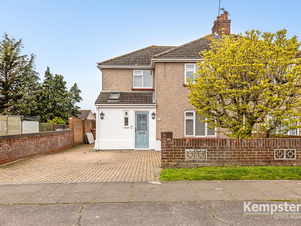 3 bed semidetached house for sale in Ruskin Road, Chadwell St Mary