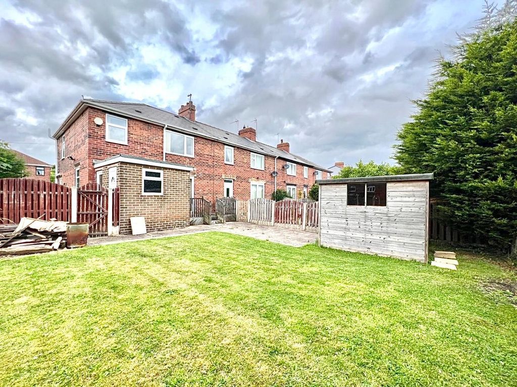 3 bed semidetached house for sale in Longfields Crescent, Hoyland