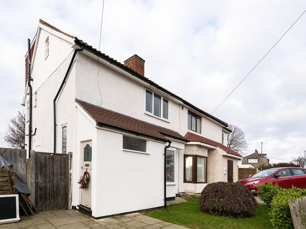 3 bed semidetached house for sale in Appleton Road, London SE9, £