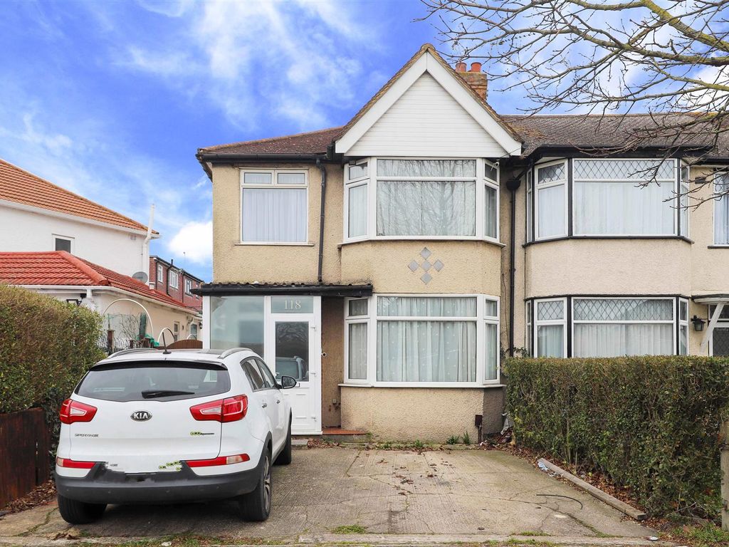 3 bed end terrace house for sale in Windsor Avenue, Hillingdon UB10