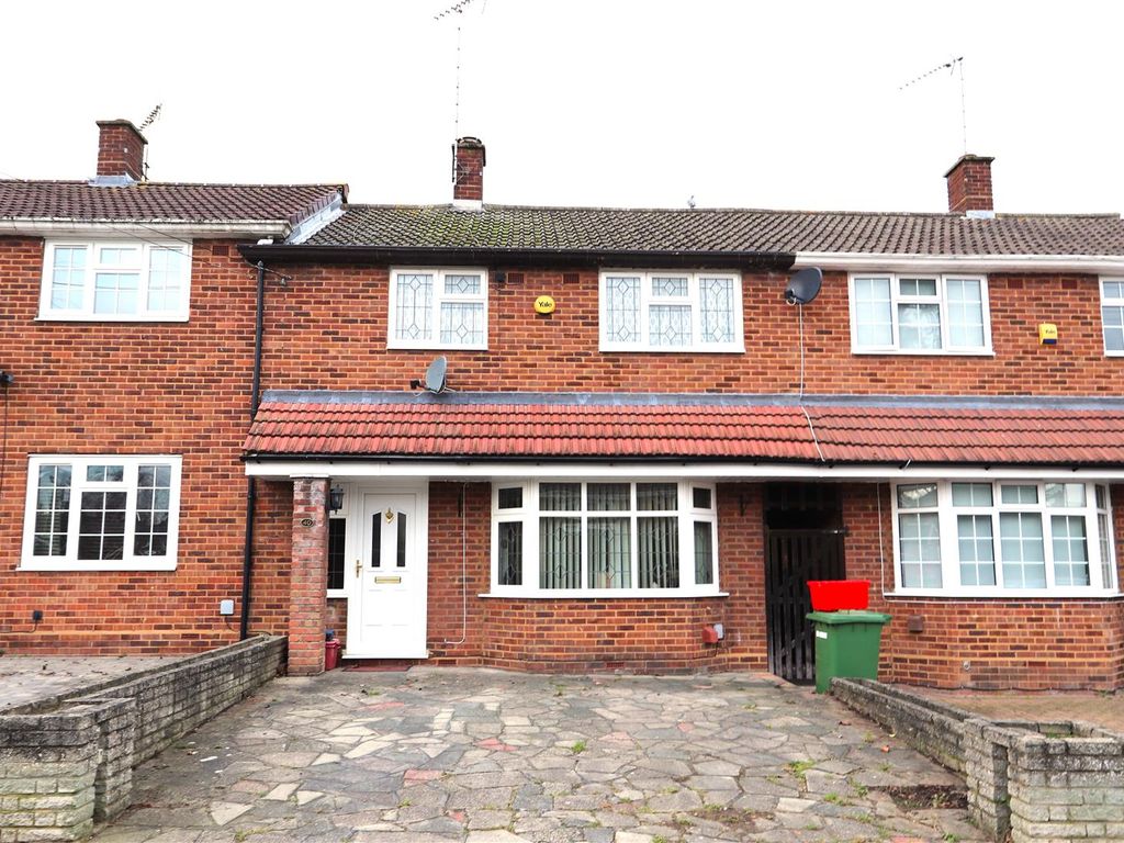 3 bed terraced house for sale in Cotswold Gardens, Hutton, Brentwood