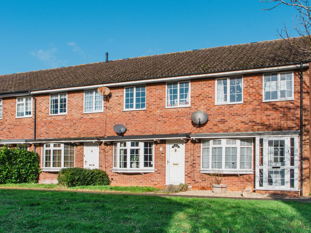 3 bed terraced house for sale in Sussex Drive, Banbury OX16, £250,000