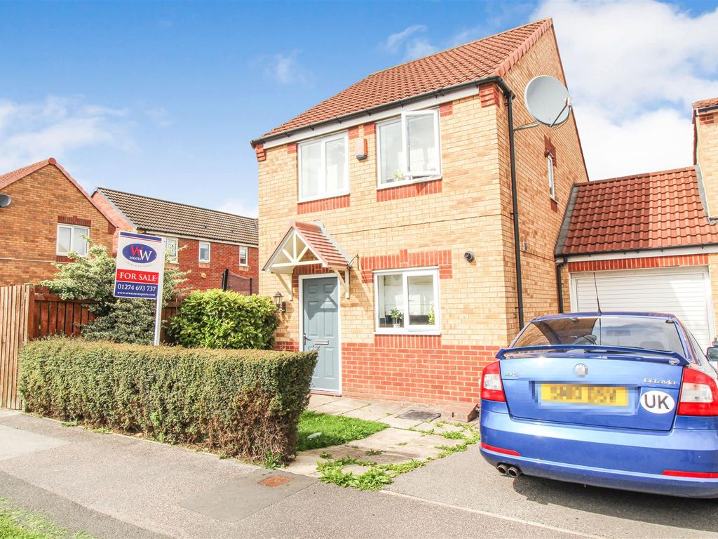 3 bed detached house for sale in Burnham Avenue, Bradford BD4, £180,000