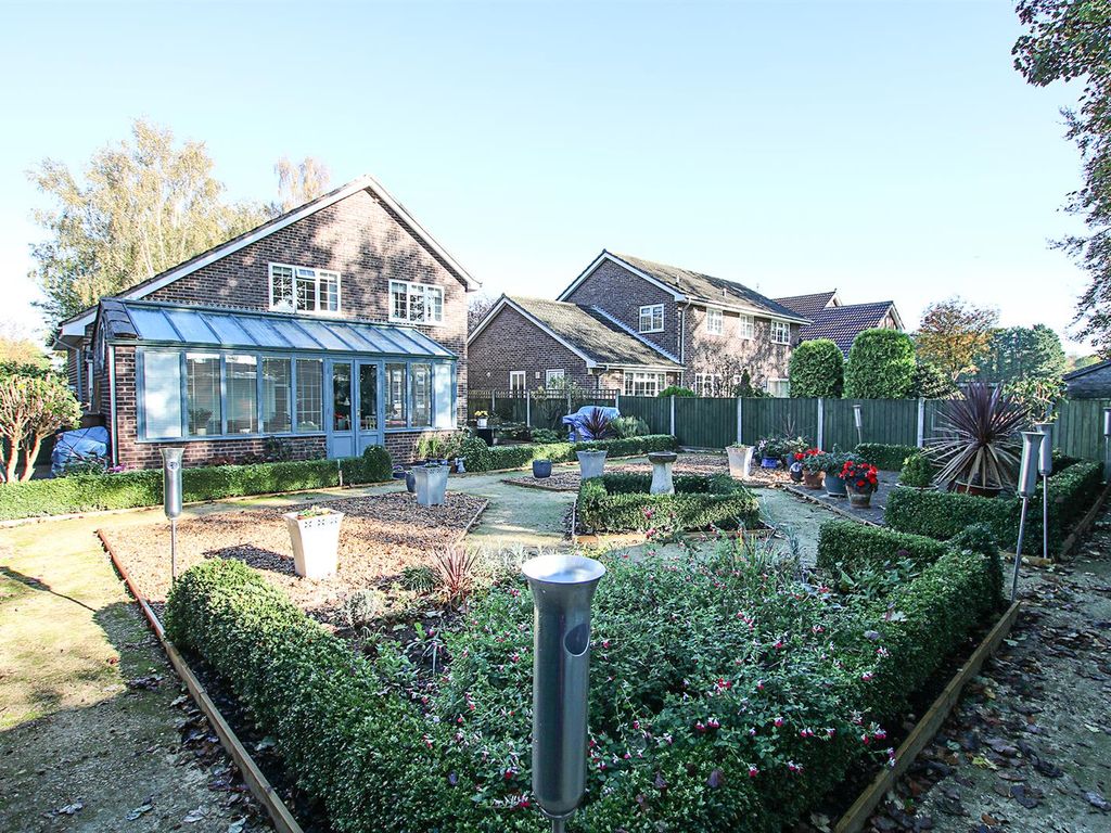 4 bed detached house for sale in Malcolm Way, Newmarket CB8 Zoopla