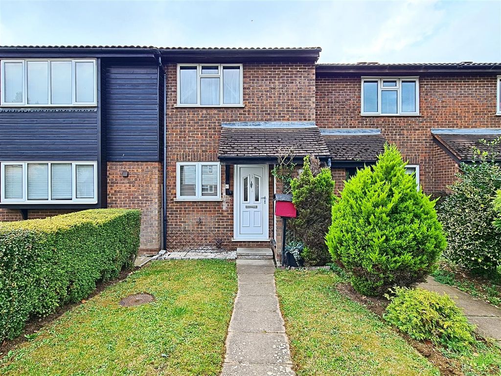 2 bed terraced house for sale in Turpins Close, Hertford SG14, £365,000