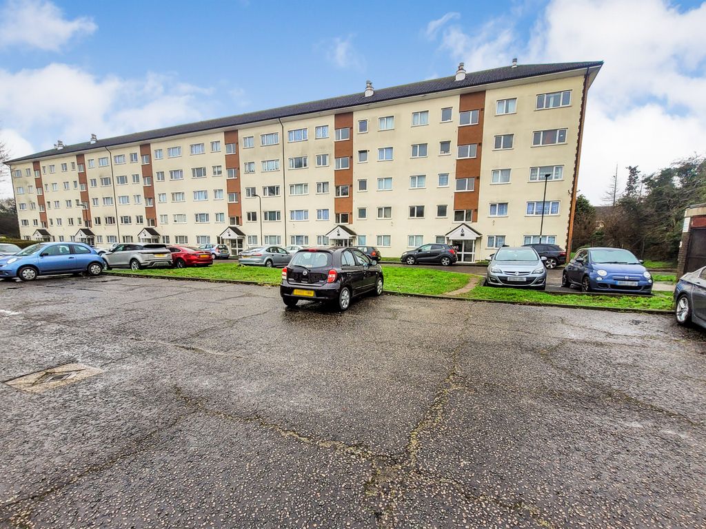 3 bed flat for sale in Byron Way, Northolt UB5 Zoopla