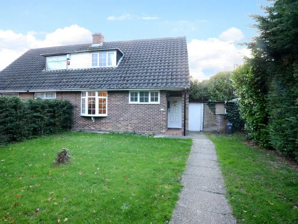 3 bed semidetached house to rent in Reading Road, Winnersh, Wokingham