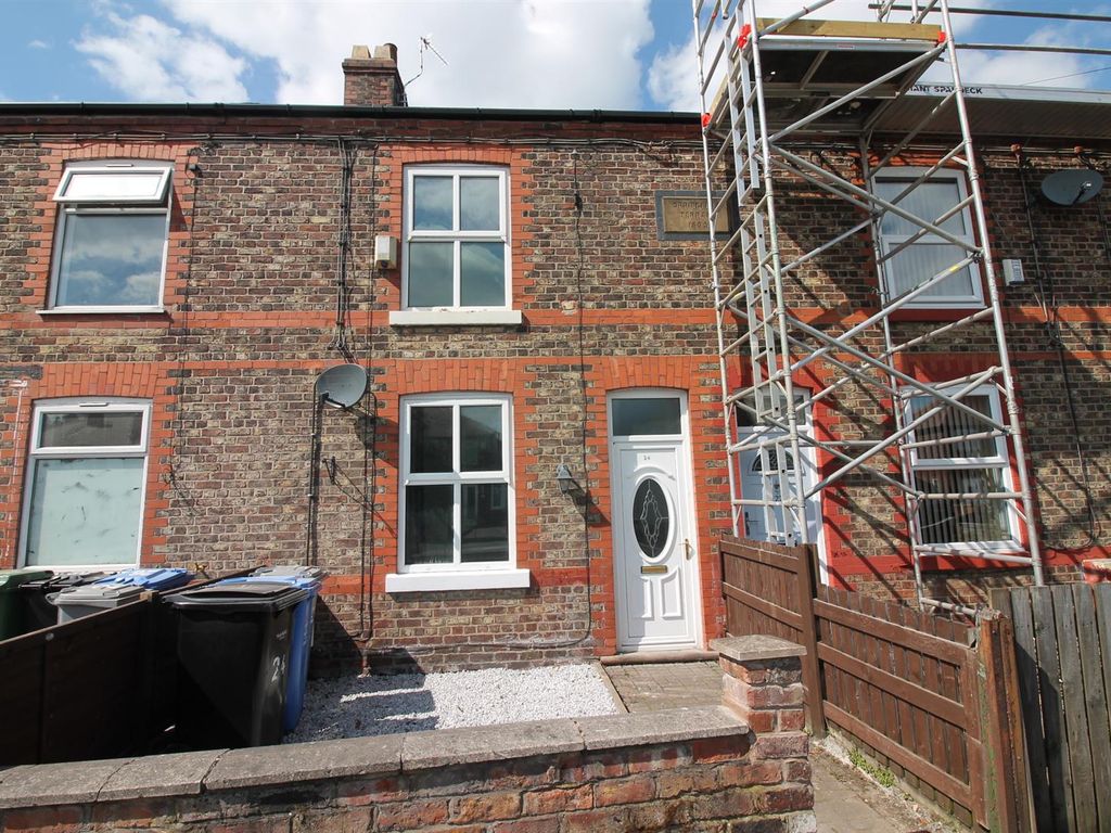 2 bed terraced house to rent in Warburton Lane, Partington, Manchester
