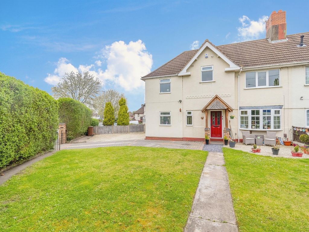 4 bed semidetached house for sale in Dangerfield Lane, Darlaston