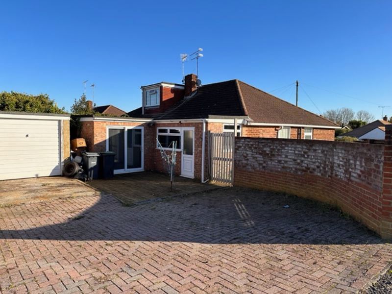 2 bed semidetached bungalow for sale in Broadlands Avenue