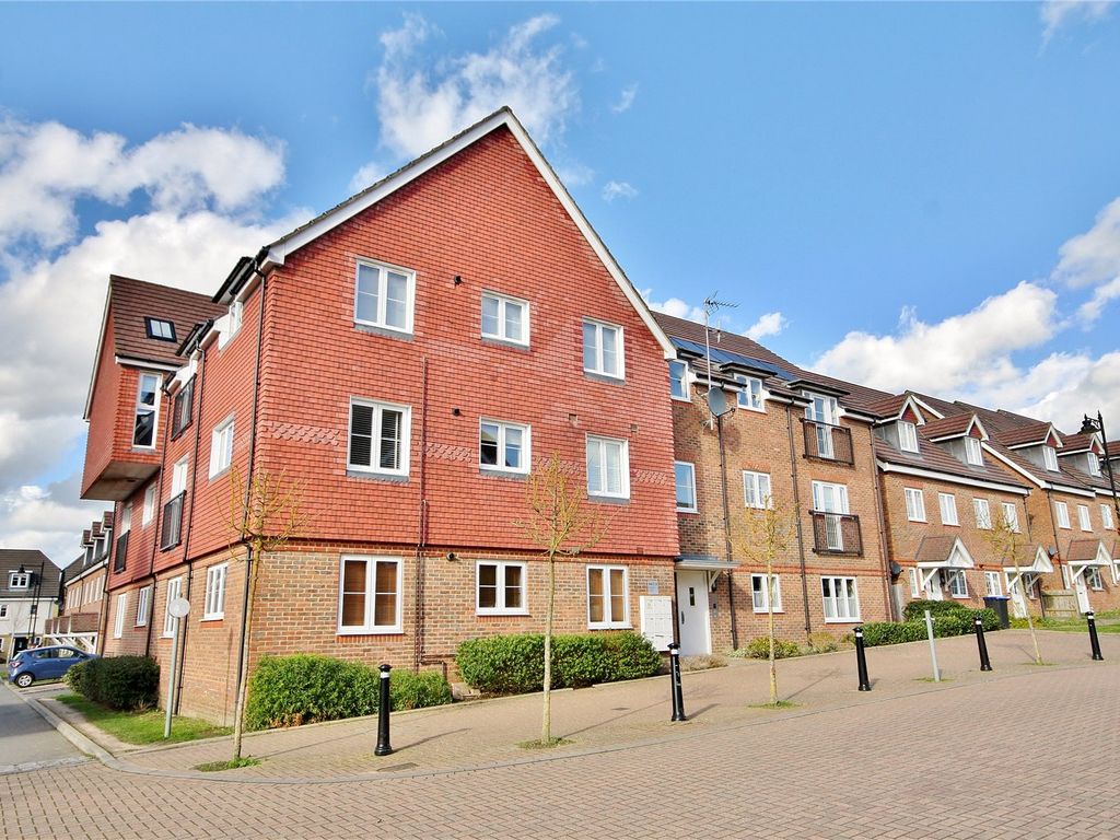 2 bed flat for sale in Brookwood Farm Drive, Knaphill, Woking, Surrey
