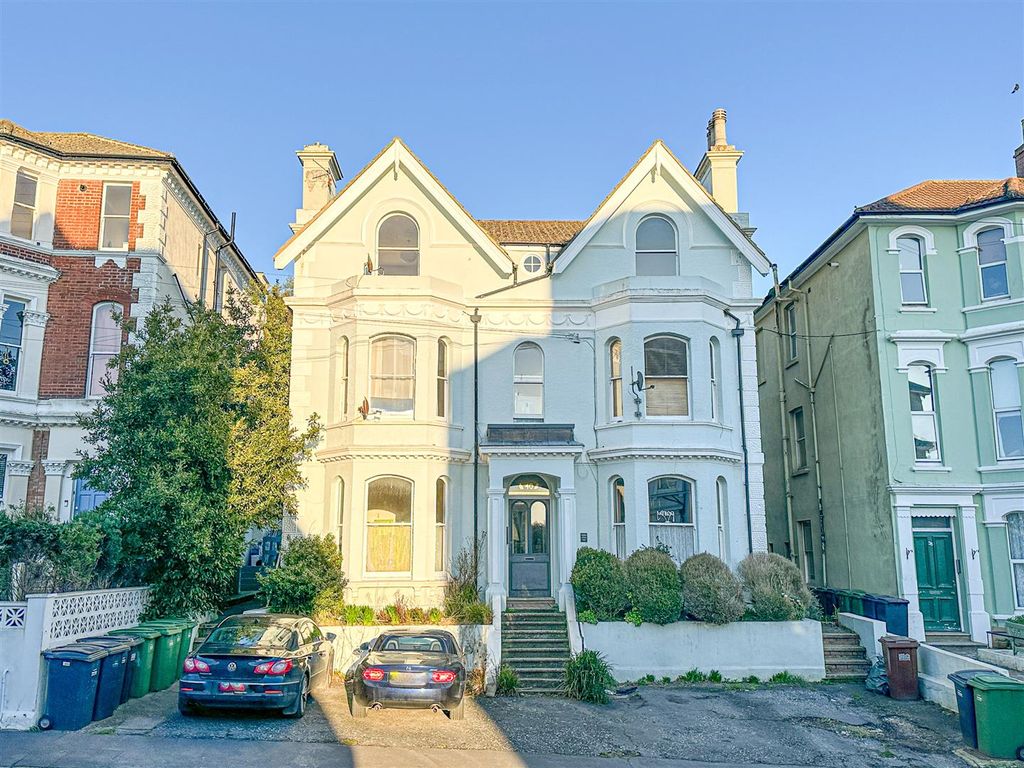3 bed flat for sale in Baldslow Road, Hastings TN34, £225,000 Zoopla