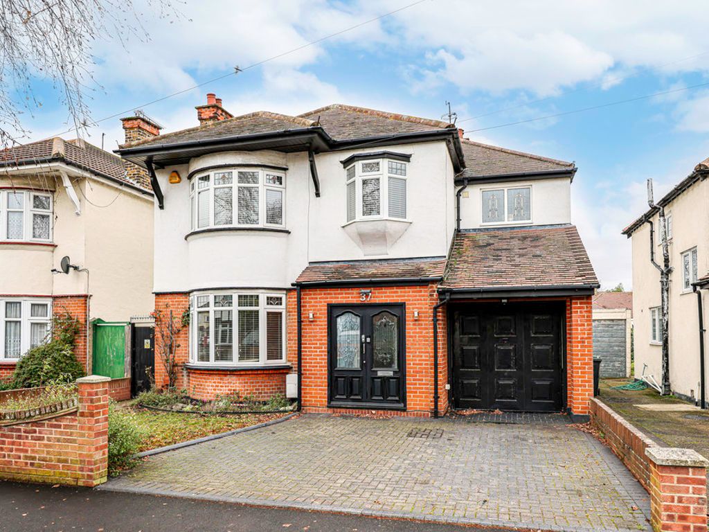 4 bed detached house for sale in Thorpedene Gardens, Shoeburyness